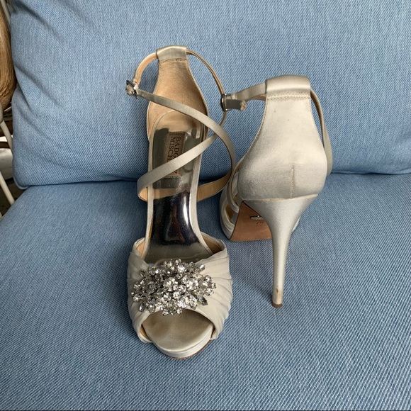BADGLEY MISCHKA satin wedding heels - Picture 5 of 6